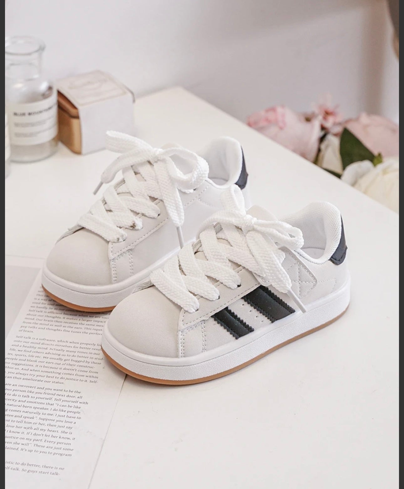 Basket basse blanche et noire