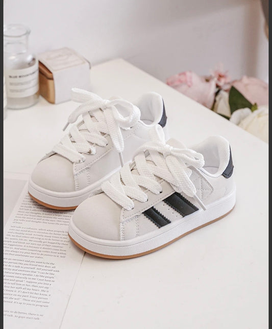 Basket basse blanche et noire